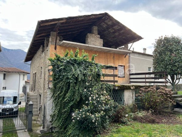 casa indipendente in vendita a Buglio in Monte