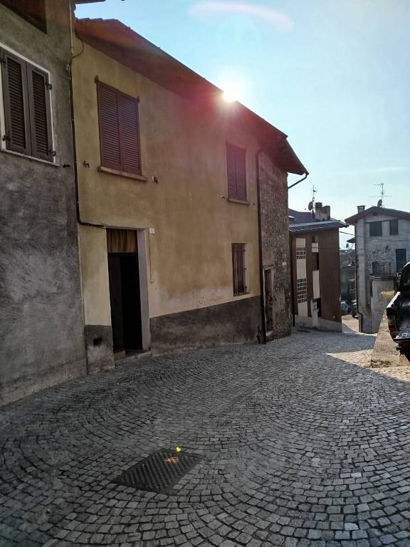 casa indipendente in vendita a Buglio in Monte