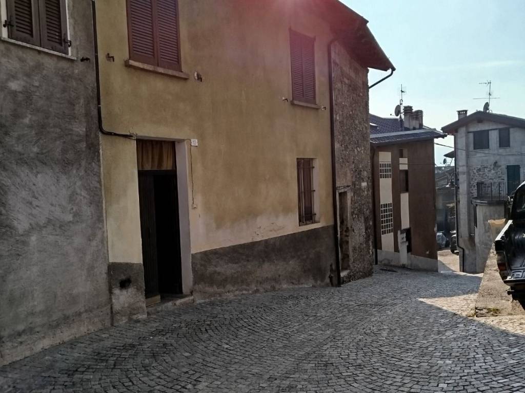 casa indipendente in vendita a Buglio in Monte