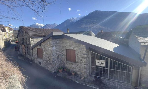 casa indipendente in vendita a Buglio in Monte