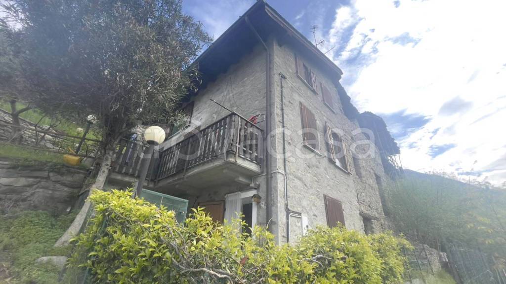 casa indipendente in vendita a Buglio in Monte