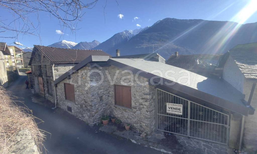 casa indipendente in vendita a Buglio in Monte
