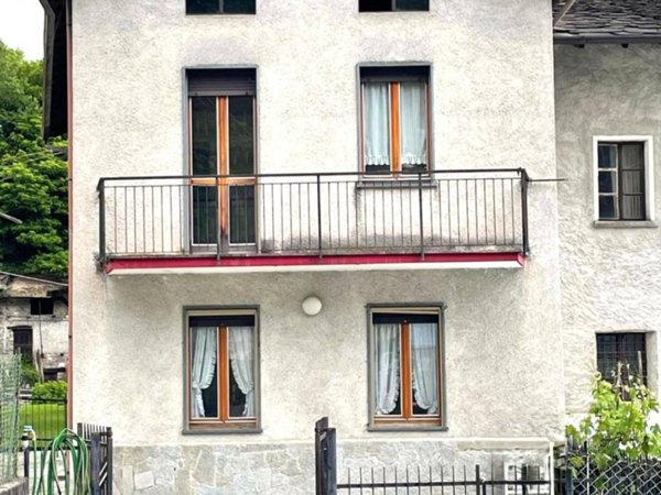 casa indipendente in vendita a Buglio in Monte