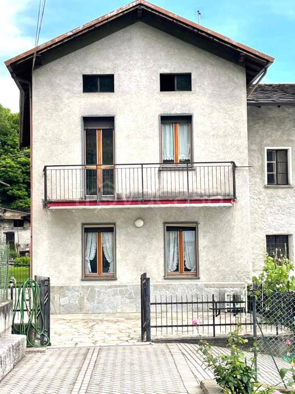 casa indipendente in vendita a Buglio in Monte