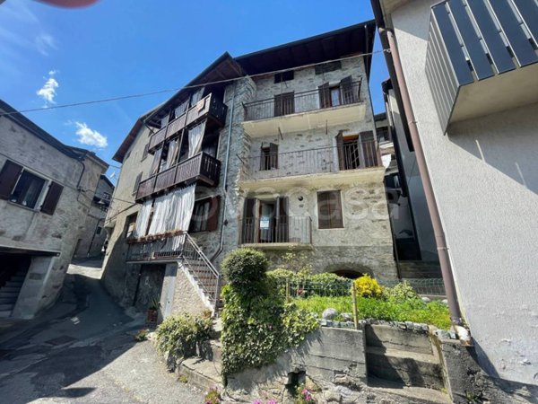 casa indipendente in vendita a Buglio in Monte