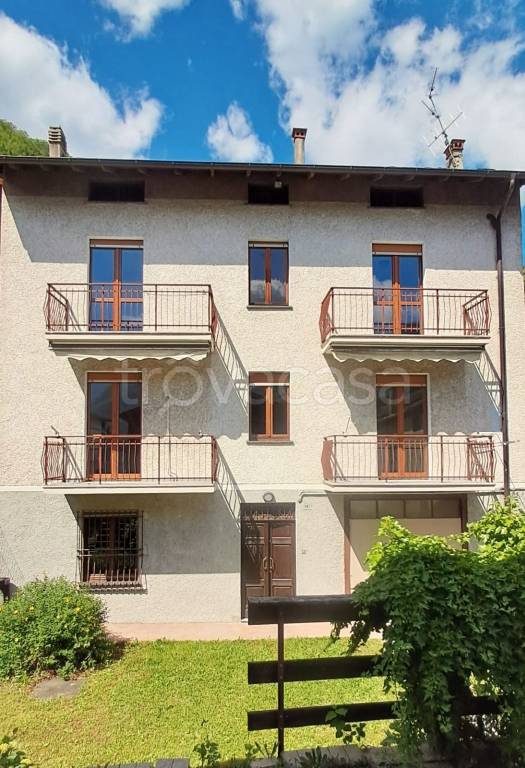 casa indipendente in vendita a Buglio in Monte