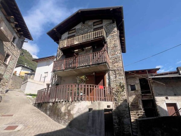 casa indipendente in vendita a Buglio in Monte