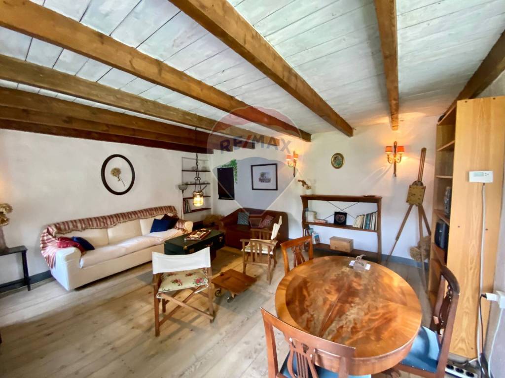 esavano in vendita a Buglio in Monte