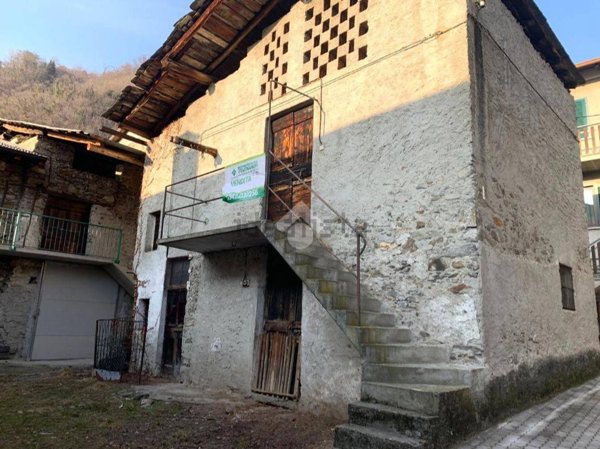 quadrivano in vendita a Buglio in Monte