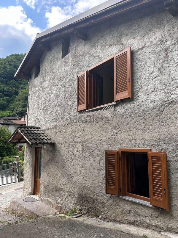 casa indipendente in vendita a Buglio in Monte