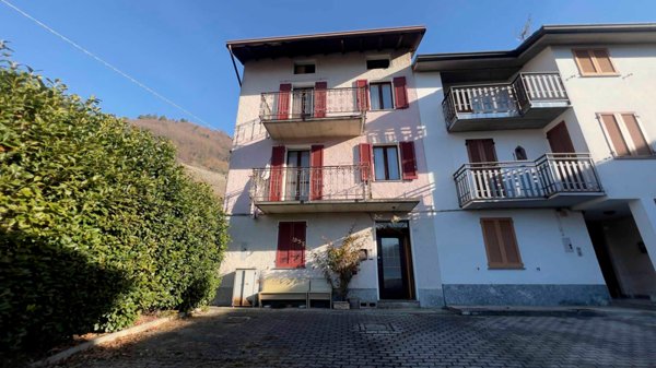 casa indipendente in vendita a Buglio in Monte