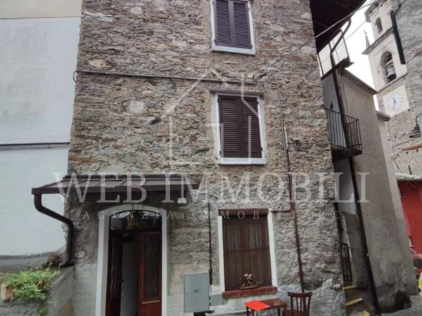 casa indipendente in vendita a Buglio in Monte