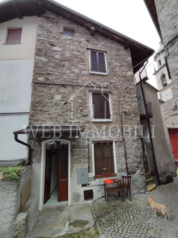casa indipendente in vendita a Buglio in Monte