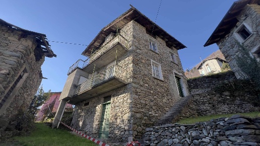 esavano in vendita a Buglio in Monte