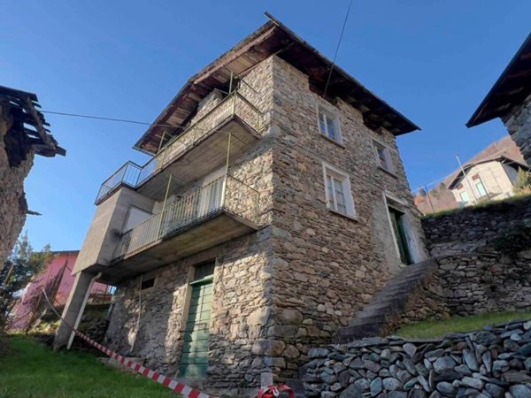 esavano in vendita a Buglio in Monte