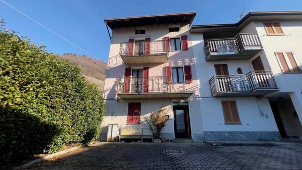 casa indipendente in vendita a Buglio in Monte