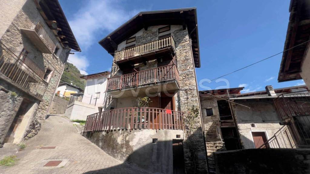 casa indipendente in vendita a Buglio in Monte