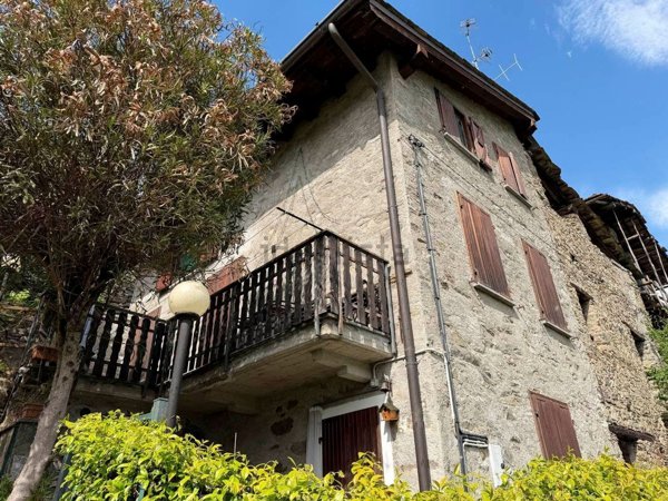 casale in vendita a Buglio in Monte
