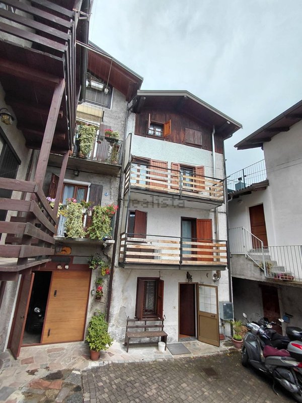 casa indipendente in vendita a Buglio in Monte