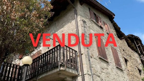 casa indipendente in vendita a Buglio in Monte