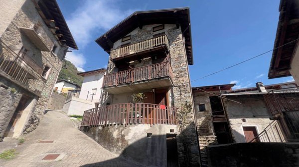 casa indipendente in vendita a Buglio in Monte