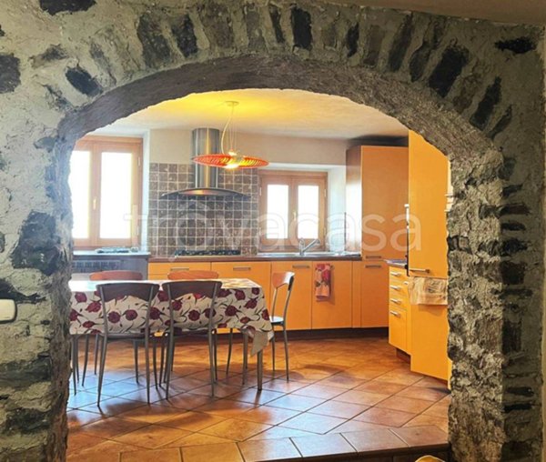 casa indipendente in vendita a Caiolo