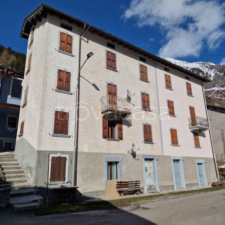 appartamento in vendita a Campodolcino in zona Fraciscio