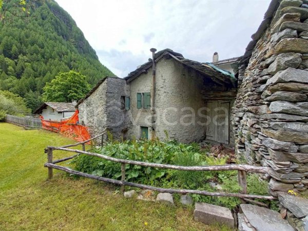 casa indipendente in vendita a Campodolcino in zona Fraciscio