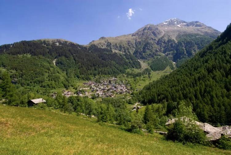 casa indipendente in vendita a Campodolcino in zona Fraciscio
