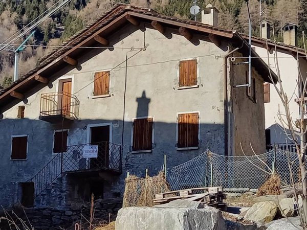 casa indipendente in vendita a Campodolcino in zona Fraciscio