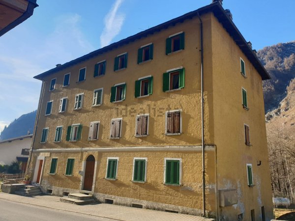 appartamento in vendita a Campodolcino in zona Prestone