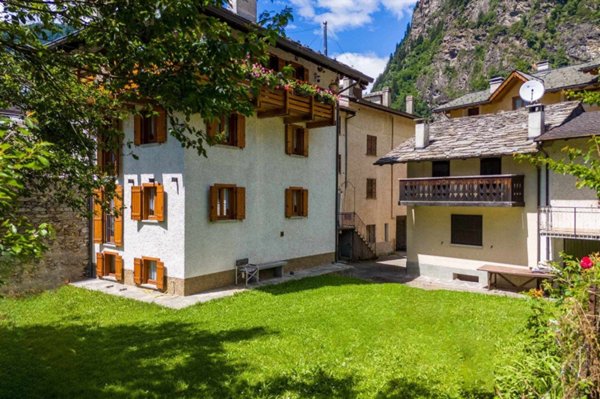 casa indipendente in vendita a Campodolcino in zona Corti