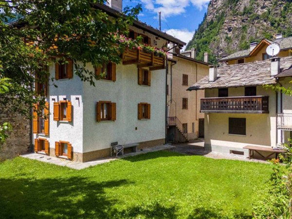 casa indipendente in vendita a Campodolcino in zona Corti