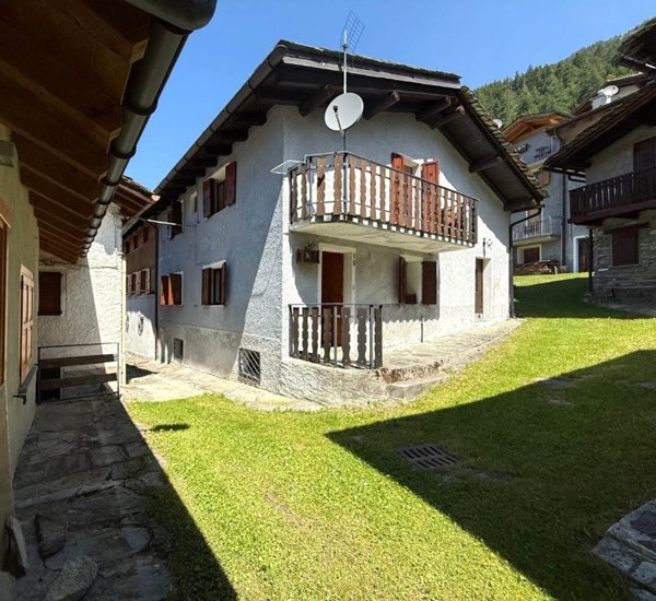 casa indipendente in vendita a Campodolcino in zona Fraciscio