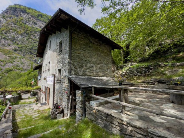 casa indipendente in vendita a Campodolcino in zona Pietra