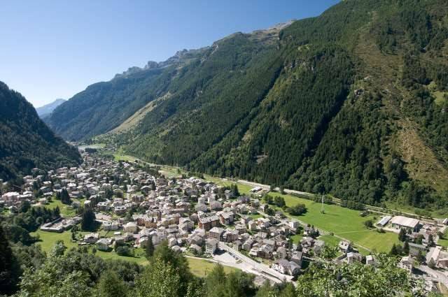 terreno edificabile in vendita a Campodolcino in zona Corti