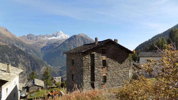 pentavano in vendita a Campodolcino in zona Motta