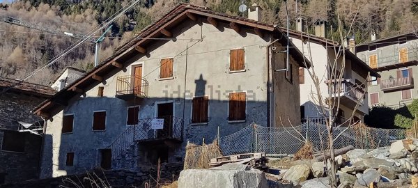 casa indipendente in vendita a Campodolcino in zona Fraciscio