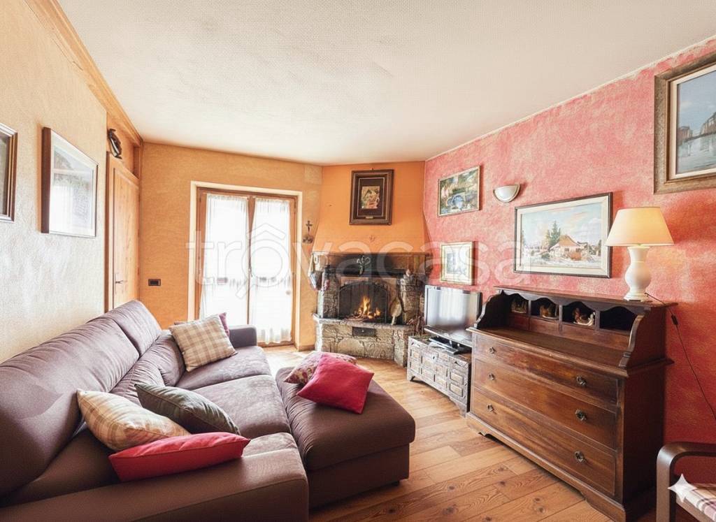 casa indipendente in vendita a Campodolcino in zona Pietra