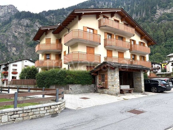 appartamento in vendita a Campodolcino in zona Corti