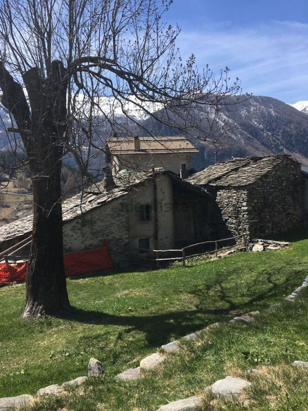 casa indipendente in vendita a Campodolcino in zona Fraciscio