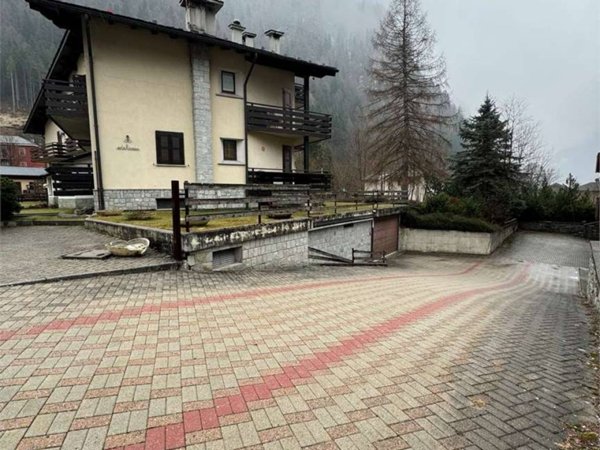 locale di sgombero in vendita a Campodolcino in zona Acero