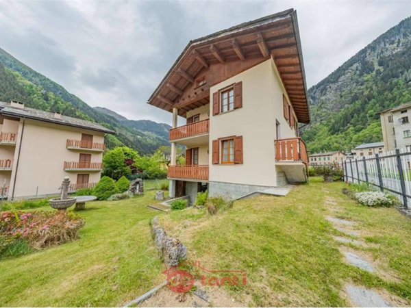 appartamento in vendita a Campodolcino in zona Acero