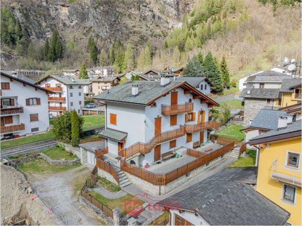 appartamento in vendita a Campodolcino in zona Corti