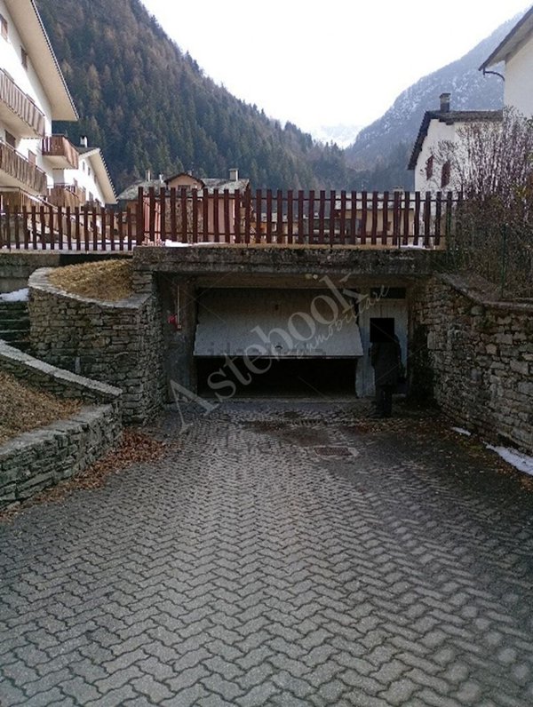 terreno edificabile in vendita a Campodolcino in zona Corti