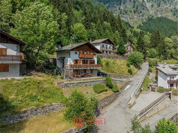 casa indipendente in vendita a Campodolcino in zona Fraciscio