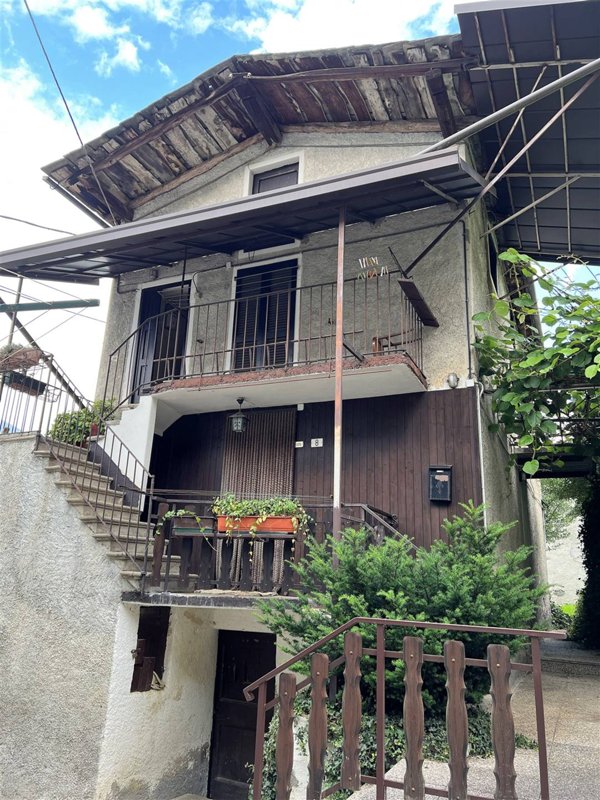 casa indipendente in vendita a Castello dell'Acqua