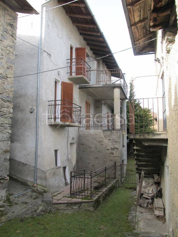 casa indipendente in vendita a Castello dell'Acqua