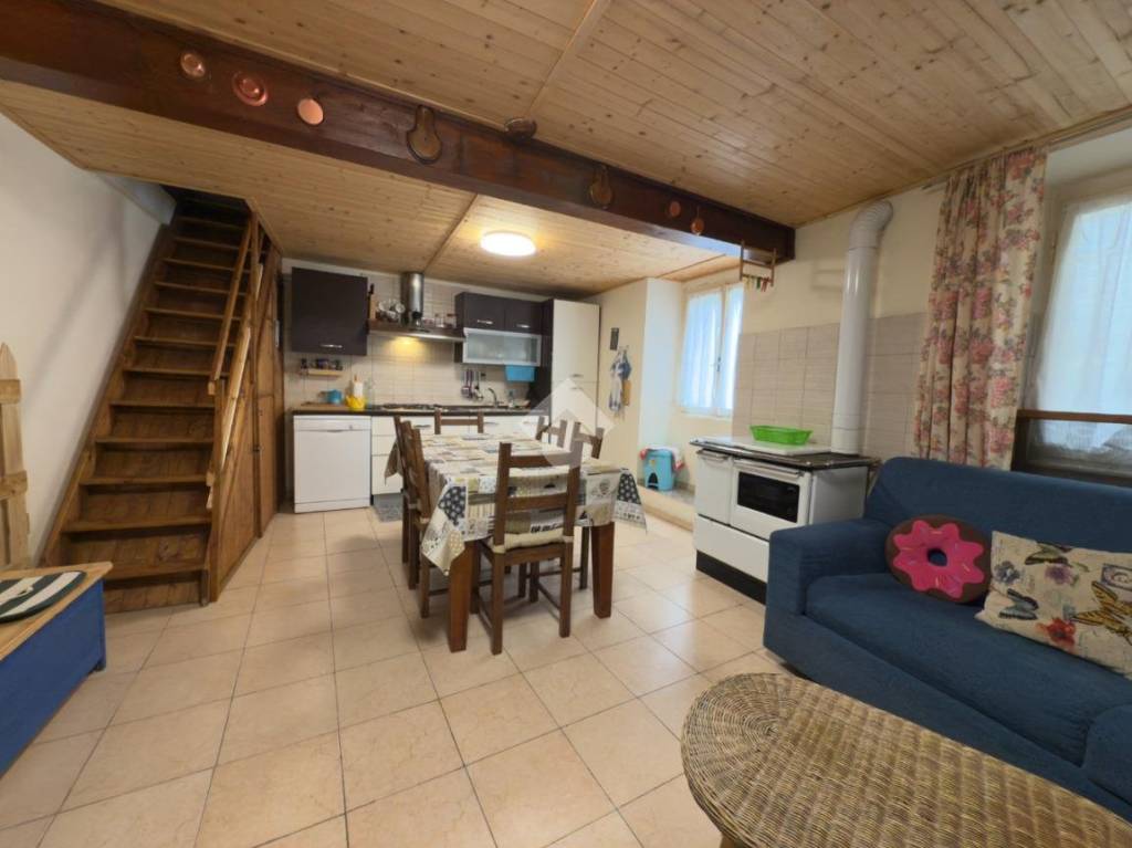 casa indipendente in vendita a Castello dell'Acqua