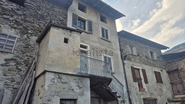 quadrivano in vendita a Castello dell'Acqua